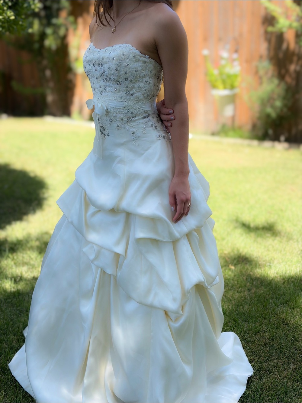 Monique Lhuillier Vintage Ivory Beaded Lace Wedding Gown 0-2